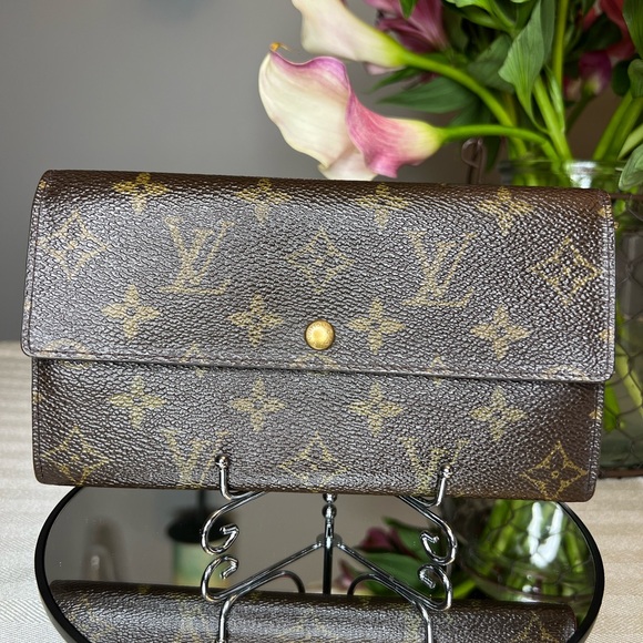 LOUIS VUITTON Sarah Monogram Wallet - Picture 1 of 10